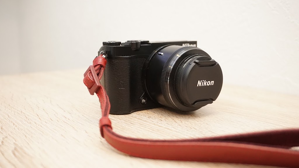 【レビュー】「Nikon 1 J5」を散歩に持ち歩くために、カッコいいカラビナを取り付けたよ。 | N-blog