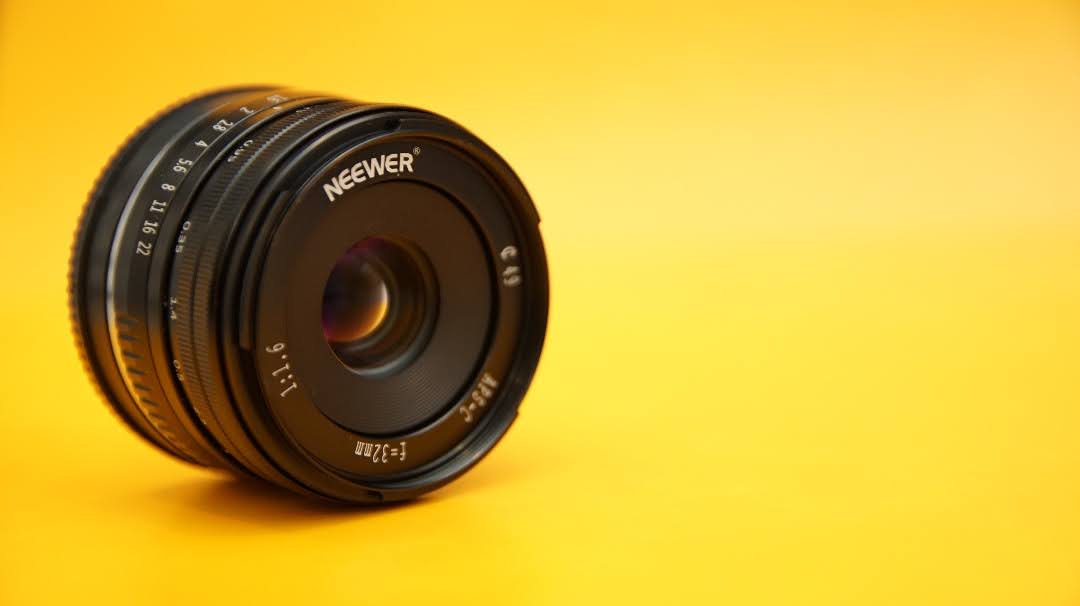 レビュー】衝撃の価格、約3,000円！ Neewer 32mm F/1.6 SONY Eマウント